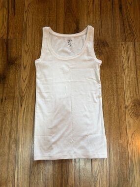 GAP White Ribbed Tank Top Scoop Neck